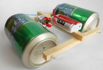 科学小发明：儿童作品易拉罐电动压路机