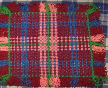 怎么利用废旧毛线编织地毯和坐垫