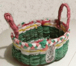 利用废塑料袋编织置物小篮子