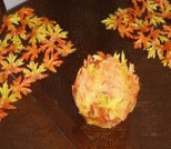用落叶动手制作金黄漂亮的餐垫和餐盘