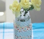 利用调料瓶改造迷你花瓶