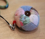 DIY挂饰和针插的两用碎布小球