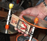 如何利用废品手工DIY做鼠夹四驱车模型教程