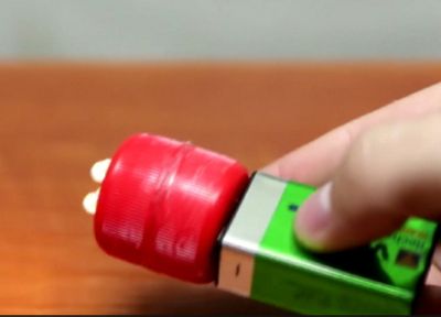 如何用矿泉水瓶盖制作做LED小电筒