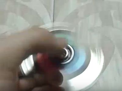 如何制作炫酷三色三叶指尖陀螺