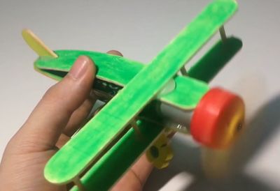 DIY冰棍棒螺旋桨电动小飞机详解教程