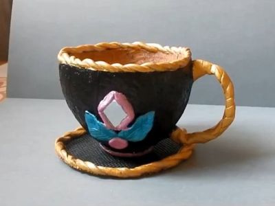 利用椰子壳做茶杯造型小花盆