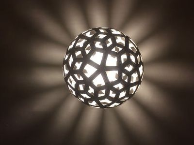 怎么用废报纸手工制作圆球镂空灯罩