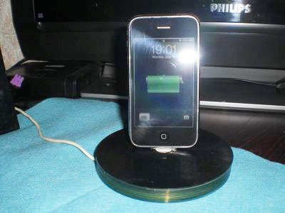 废光碟手工制作iPhone手机充电器教程