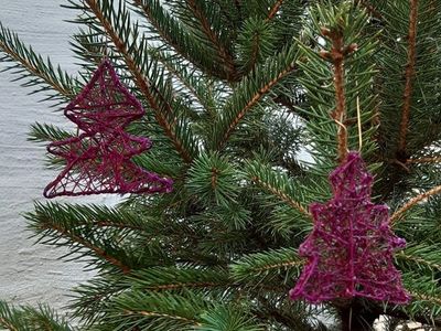 用废毛线做简单的圣诞树吊饰和耳环