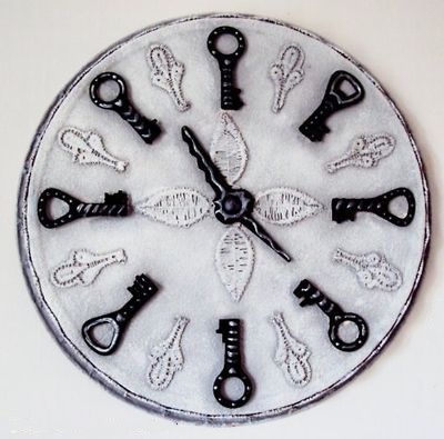 利用废旧钥匙做创意手工时钟摆件和挂件