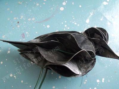 如何利用废弃轮胎做抽象风格的小鸟摆件