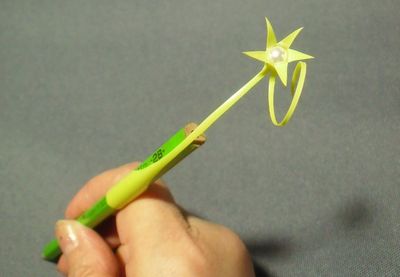 利用废吸管做小手工笔头装饰小花