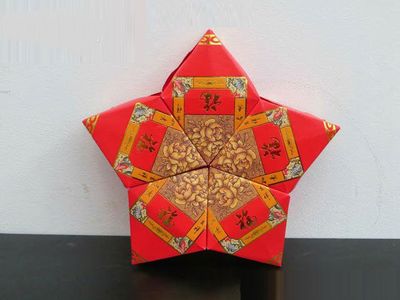 用红包袋DIY春节五角星摆设装饰