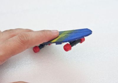 冰棍棒手工创意做迷你DIY滑板教程