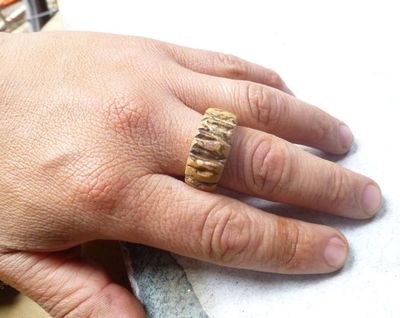 最有创意的七夕礼物：核桃做手工戒指