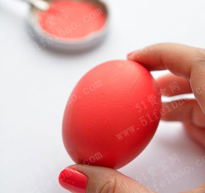 小清新手作艺术：自制红艳艳的手绘草莓鸡蛋