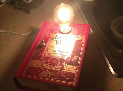 如何用舊書做書香檯燈
