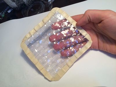 怎样使用矿泉水瓶做透明美纹杯垫