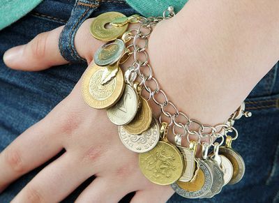 利用异国散钱硬币制作旅途回忆手串手链