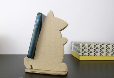 如何使用瓦楞纸手工制作龙猫手机架