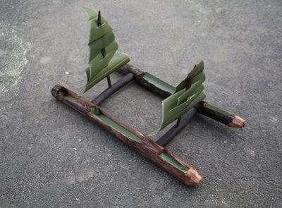 怎么用树枝树叶做一只能浮水小木船