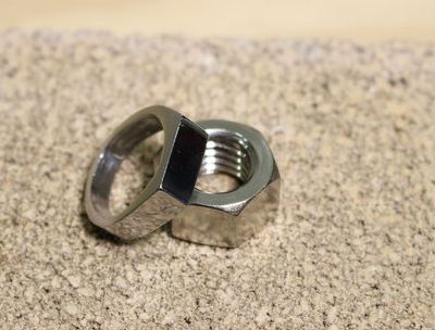 如何用大螺母修磨出漂亮的银色六边形戒指