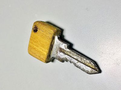 使用烂木头DIY木柄钥匙
