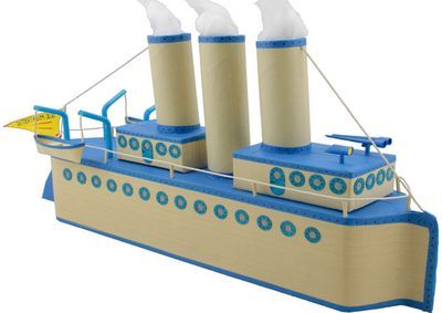 利用牛奶盒等废旧品构造diy货轮船模型