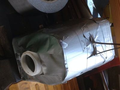 怎么把塑料瓶改造成人工鸟巢