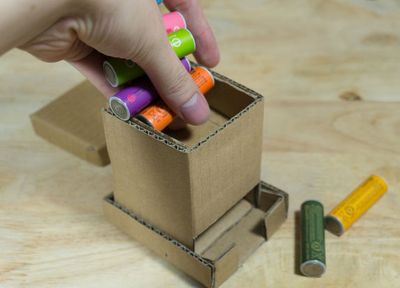 如何做紧凑精致的蓄电池收纳盒