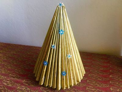 废杂志圣诞树DIY的方法图解教程