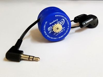 废瓶盖制作耳机旋转收线器