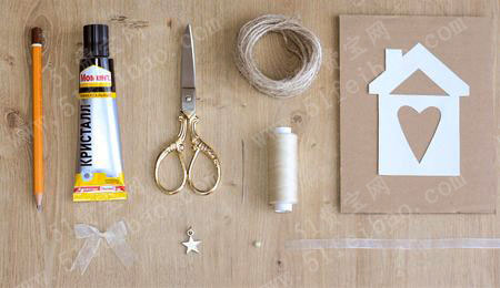用废纸板创作房屋圣诞节DIY饰品做法