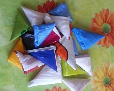 垃圾袋的折法：塑料袋怎么变废为宝折叠收纳做垃圾袋