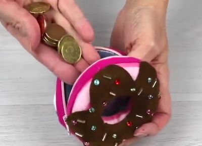用旧袜子做DIY甜甜圈硬币零钱包