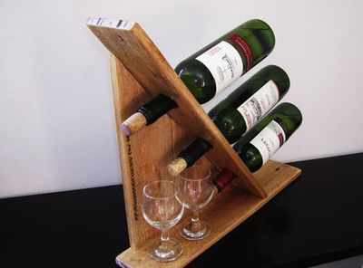 利用废木板做三角形酒杯酒瓶酒架