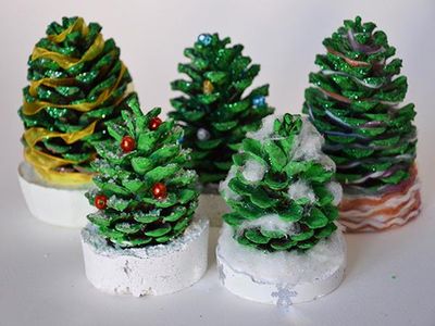 自制松果圣诞树装饰品的方法