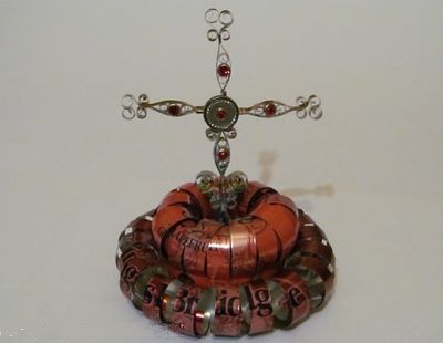 利用易拉罐做十字架宗教小摆设的做法