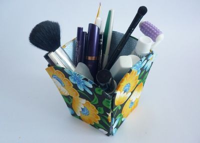 简单硬纸板包布自制化妆品收纳盒