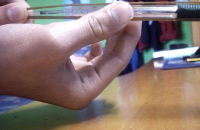 利用圆珠笔杆diy弹弓箭射击玩具