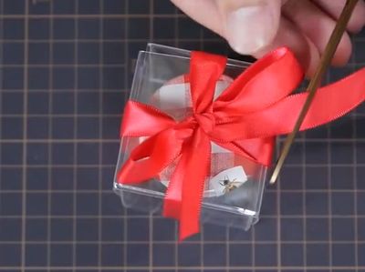 如何用饮料瓶子DIY完全透明礼品盒