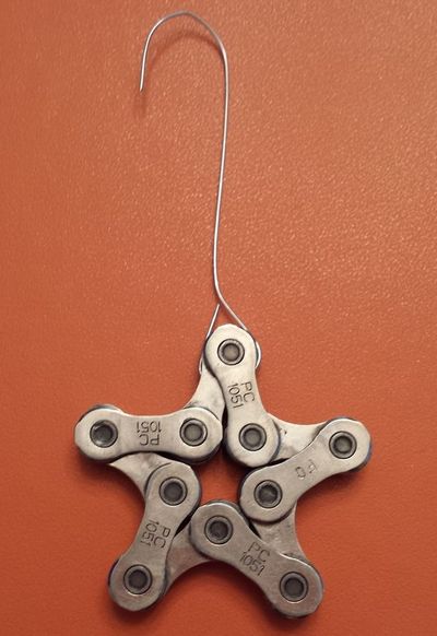 利用自行车链条做的多角星吊饰