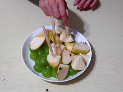 用雪糕棍做把简易小叉子