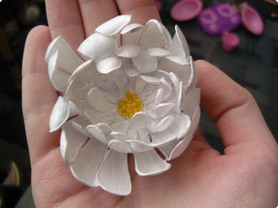 旧饮料瓶DIY变身美丽蟹爪菊花