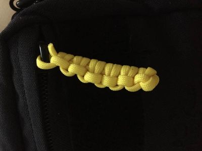 怎么编织包包伞绳拉链头教学