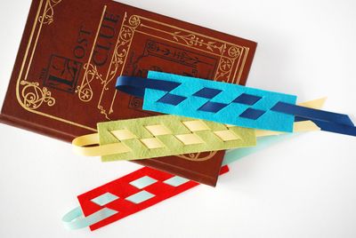 怎么用缎带和不织布制作漂亮书签