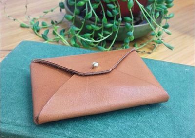 玩皮入门皮具:DIY不用缝的小卡包