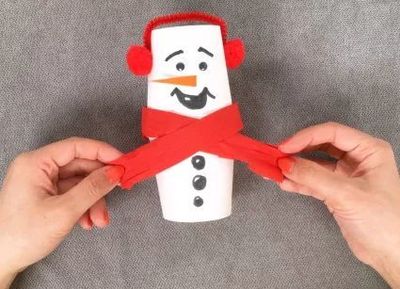 两个纸杯秒变冰雪奇缘圣诞雪宝
