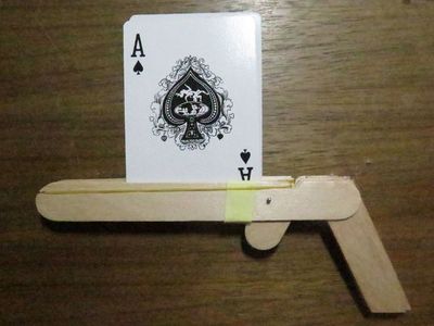 自制双发扑克牌飞镖发射器